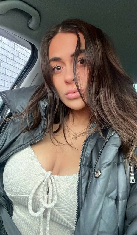 Veronica May star exclusive pic