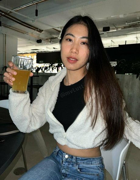 mvlust hot model pics