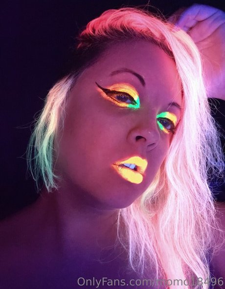 momo18496 erotic actress img