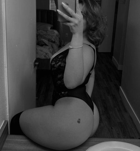 emelyelenaa model nudes archive