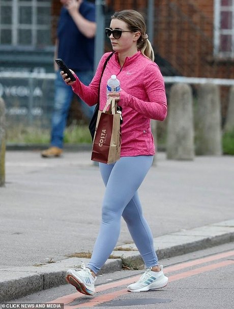 Dani Dyer model free pics