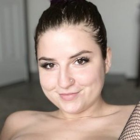 Yourqueenkatiee free pornstar pictures