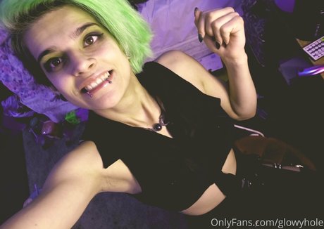 glowyhole star pornographic picture