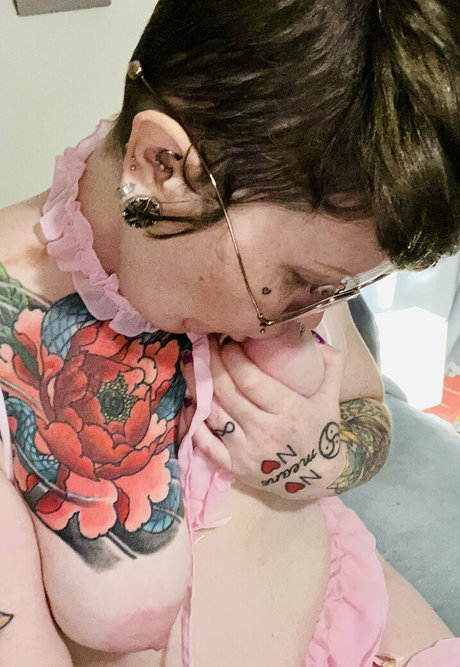 trashpanda4lyfeyo naked pornstar galleries