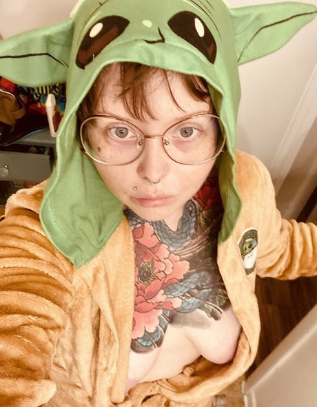 trashpanda4lyfeyo exclusive actress photos