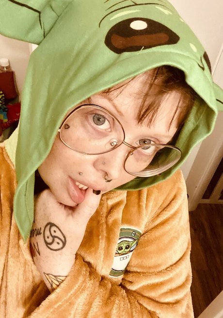 trashpanda4lyfeyo star xxx image