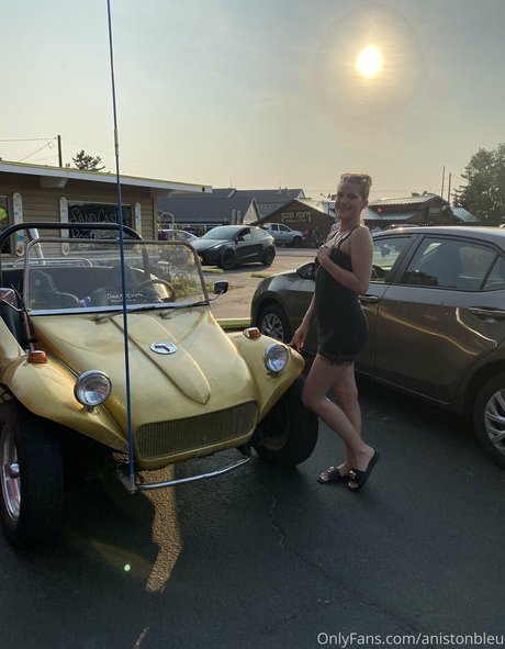 anistonbleu model porn gallery