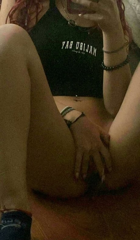 Cutebunnyred erotic pornstar pictures