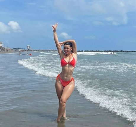 Romina Carrera model perfect img