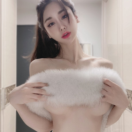 Candyseul pornographic actress photo