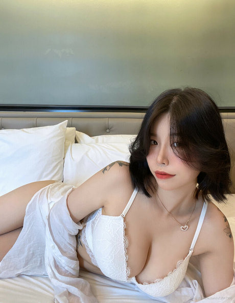 jyeoning hot star pictures