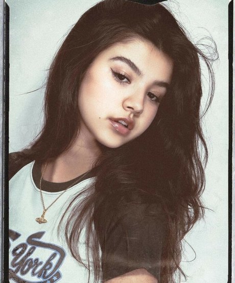 saraecheagaray model sexy image