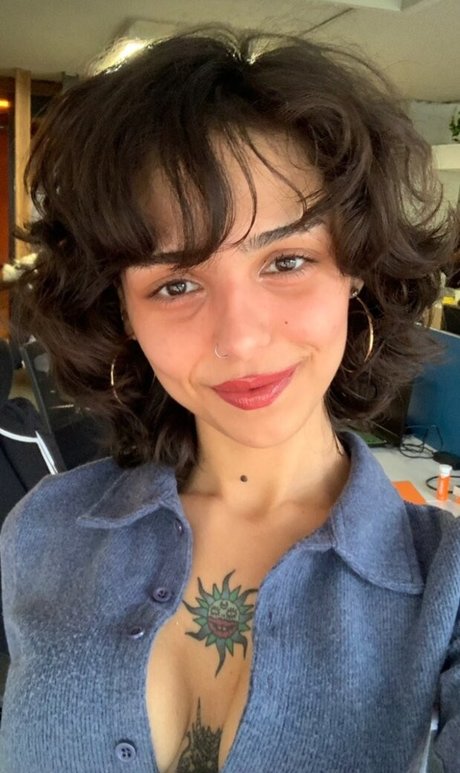 Ciciguner hot model picture