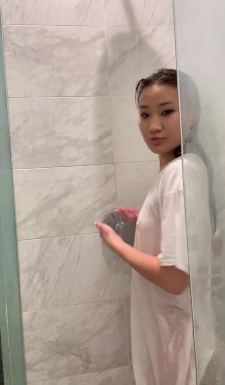 Jeannie Elise Mai adult model galleries