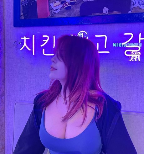 Melekwhoo beautiful model image