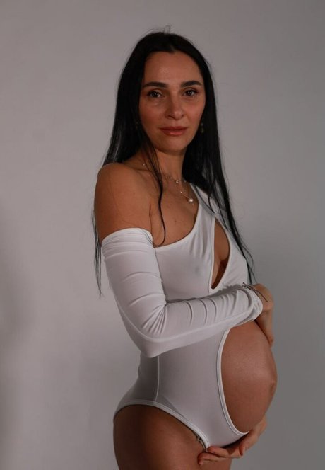 yladoyla perfect model image