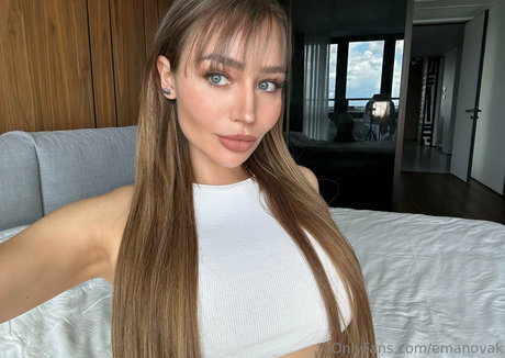 emanovak nudes star img