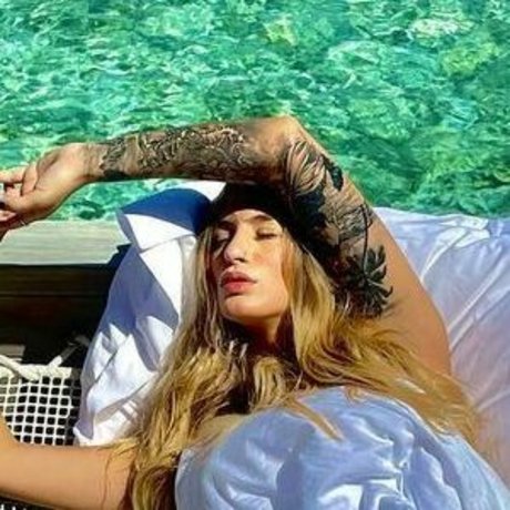 Raissa Bejar erotic model image