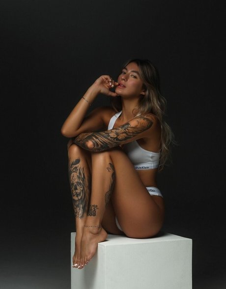 Raissa Bejar pretty actress photo