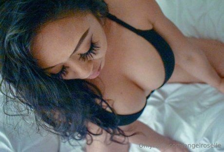 angelroselle erotic model image