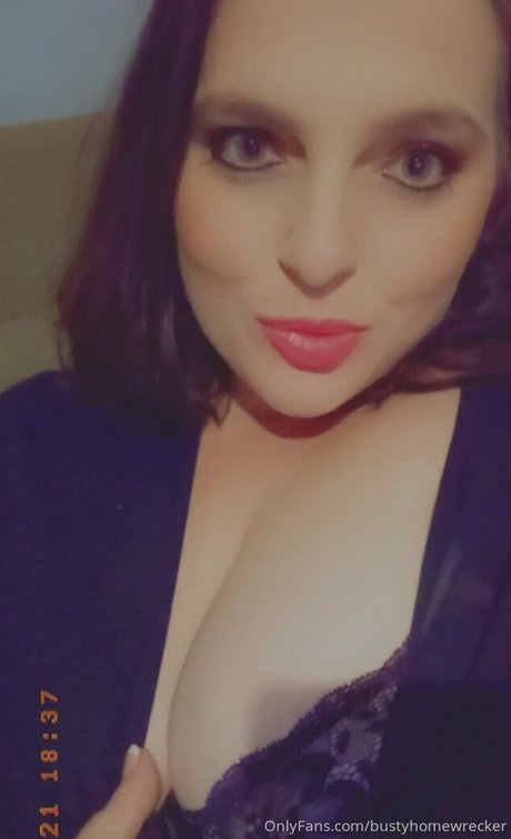 bustychelly hot pornstar photo