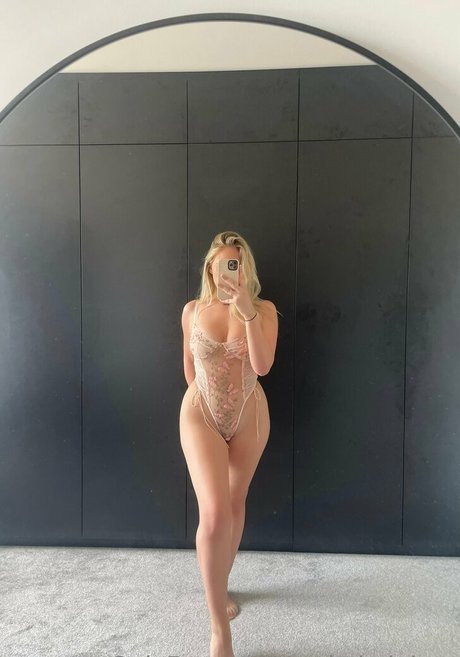 rosie knight x model perfect img