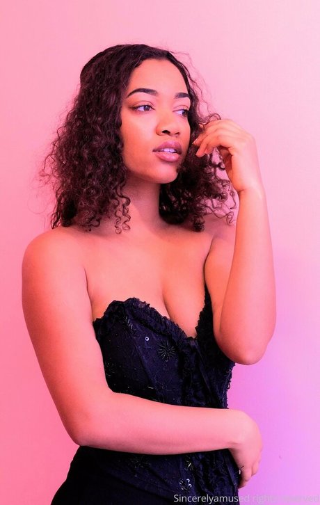 sincerelyamused model nude galleries