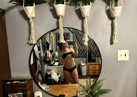 lizzieconrad sexy star photos