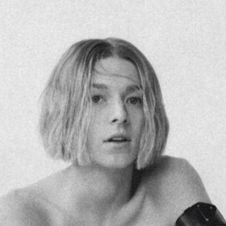 Hunter Schafer pornographic model photo