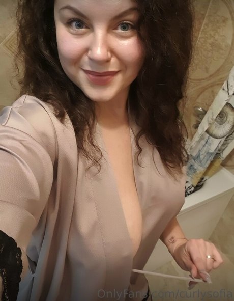 Sofia Curly sexy pornstar pic