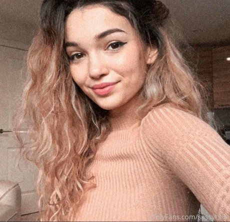 Sassyt33n model sex pic