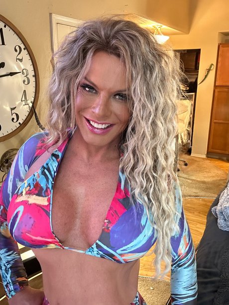 TS Alex model porn pictures