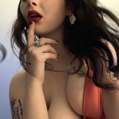 Sierra Bombshell beautiful model image