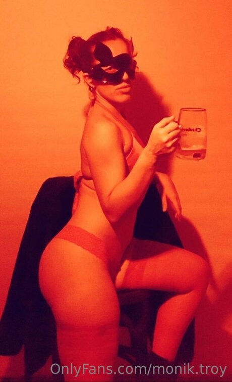 MoniK Troy hot star galleries