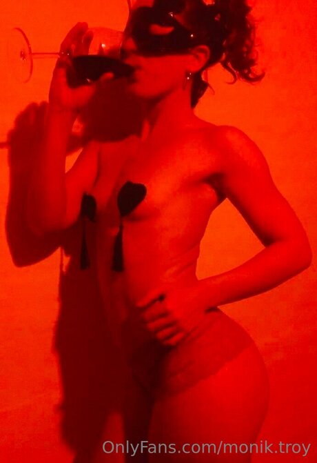 MoniK Troy pornstar hot photo