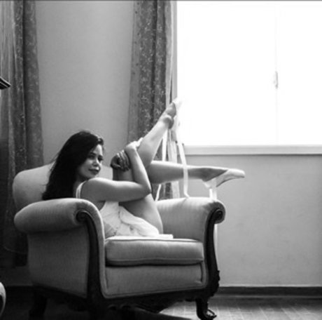 Lari Cute pretty actress gallery