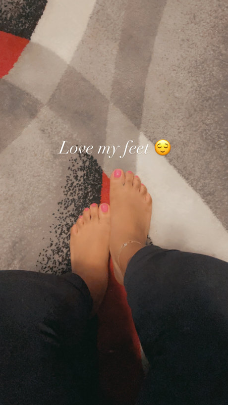 PrettyCuddleFeet pornstar high quality archive