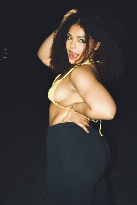 Weesa model exclusive img