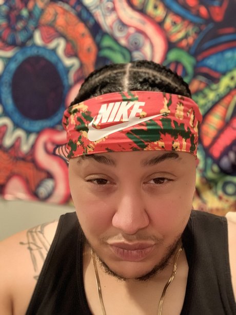 Shuggie erotic model photo