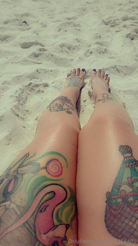 CurvyPeach naked model galleries