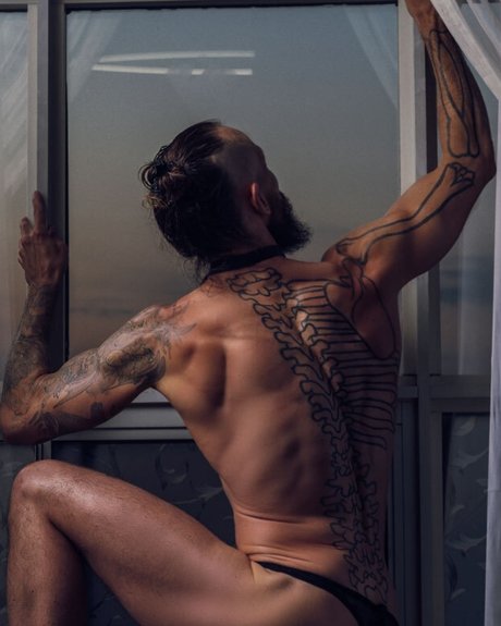 Uncle Teddy star pretty pics