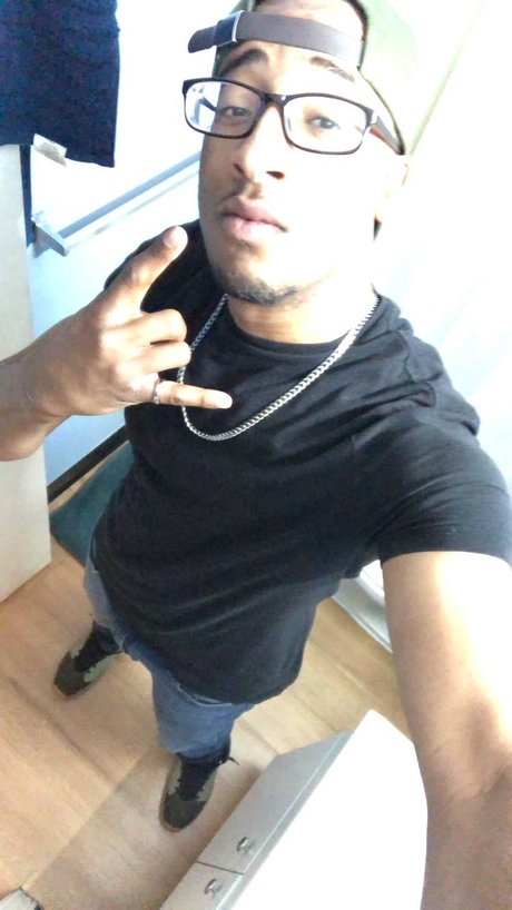 Zee and EP exclusive star img