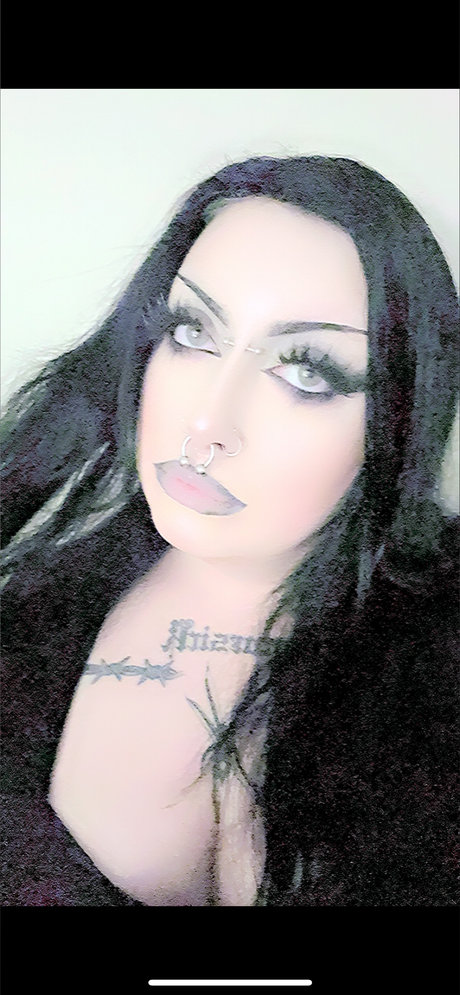 ur goth gf_ beautiful actress picture