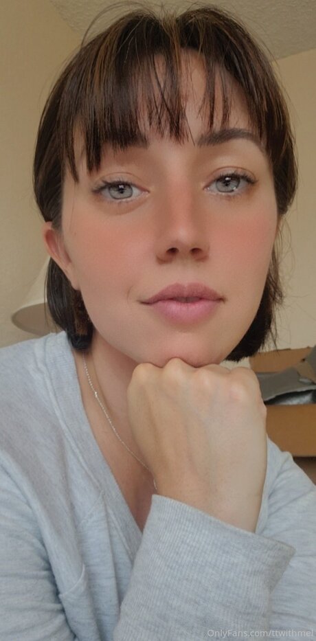 Topless talks with Mel hot model image