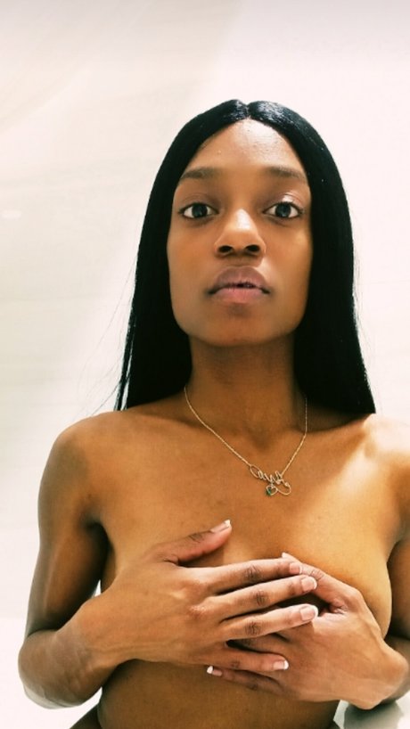 ADORN_ model beautiful pics