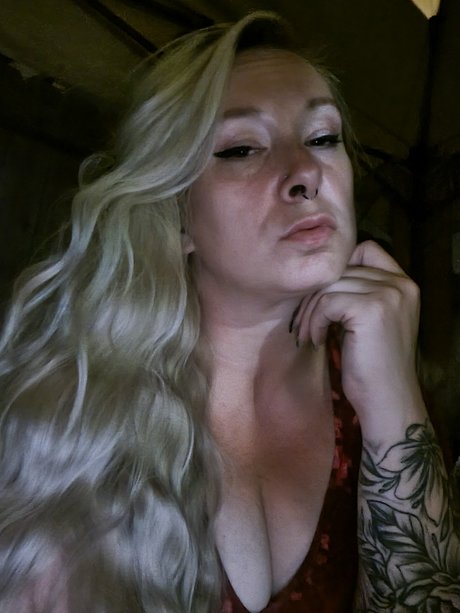 Moonbitxh hot model photo