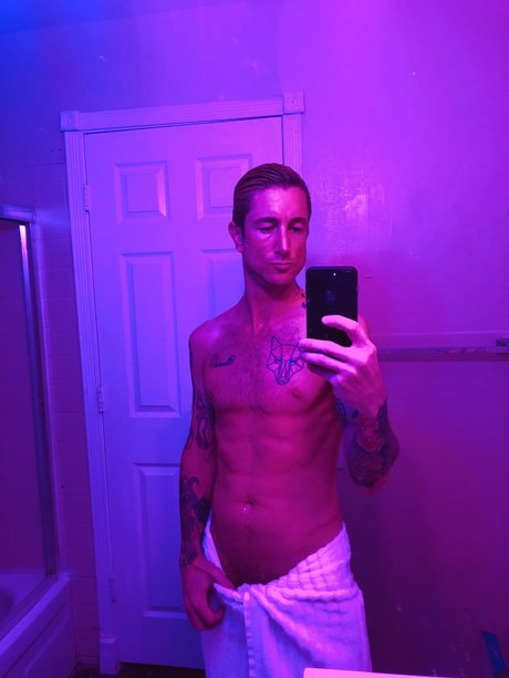 Hardin Wolf xxx pornstar img