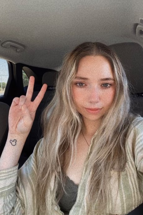 Tayletsplay_ hot star pictures