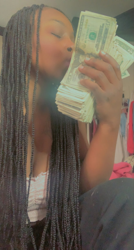 XXXPEBBLES model naked pic