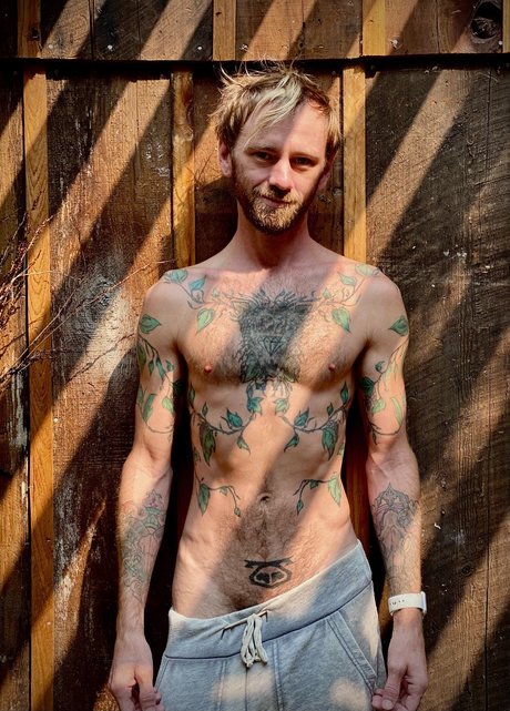 Lucky Ace star nudes images